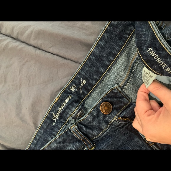 Women’s American Eagle Boyfriend Jeans - Picture 3 of 3